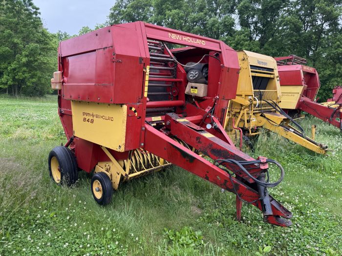 New Holland 848 round baler