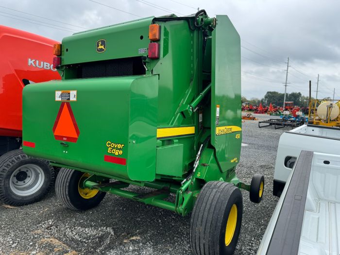 John Deere 458 round baler