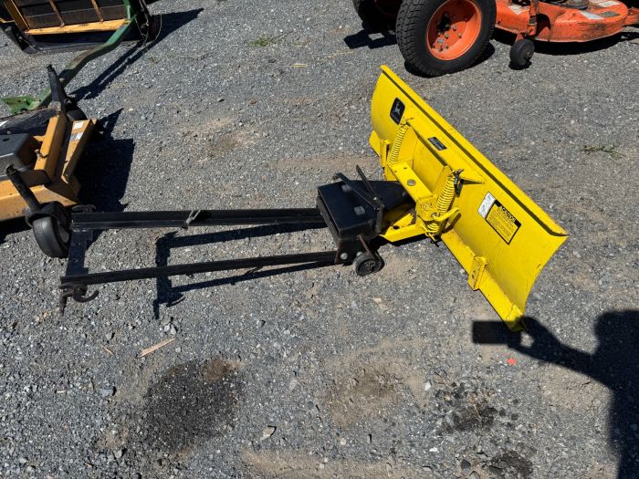 John Deere 32" front mount snowblade